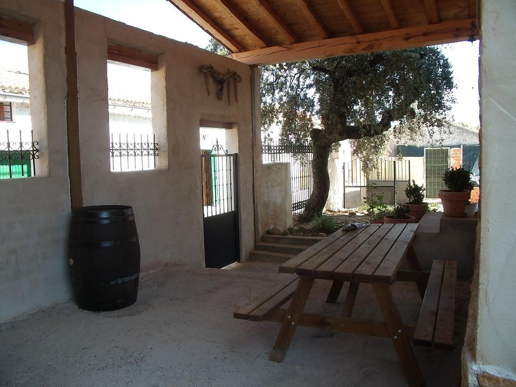 La Casa Del Cartero Pablo Guest House Saldana de Ayllon Екстериор снимка