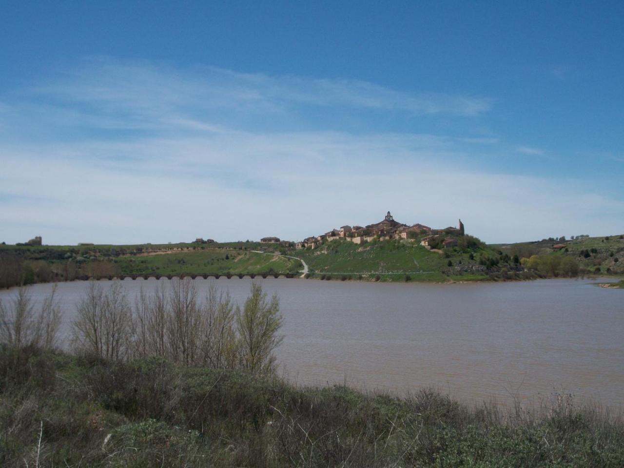 La Casa Del Cartero Pablo Guest House Saldana de Ayllon Екстериор снимка