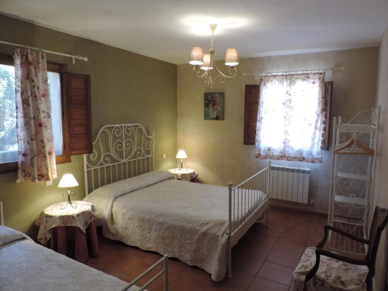 La Casa Del Cartero Pablo Guest House Saldana de Ayllon Екстериор снимка