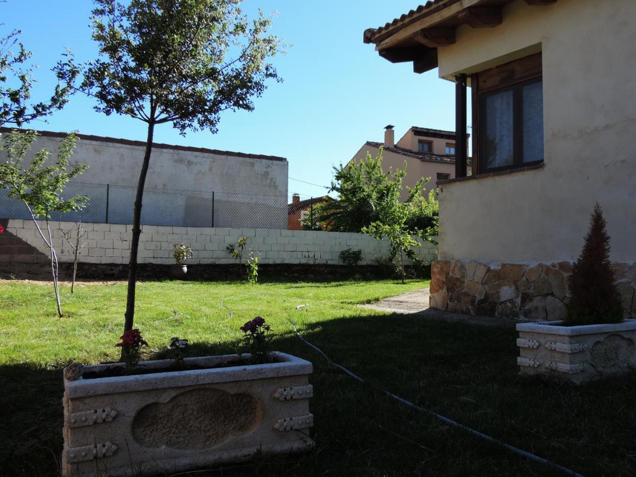 La Casa Del Cartero Pablo Guest House Saldana de Ayllon Екстериор снимка